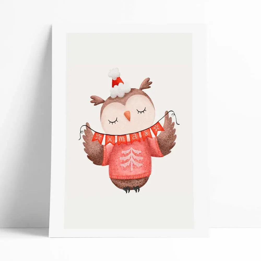 Lámina decorativa infantil en aquarelas con buho vestido con ropa de navidad