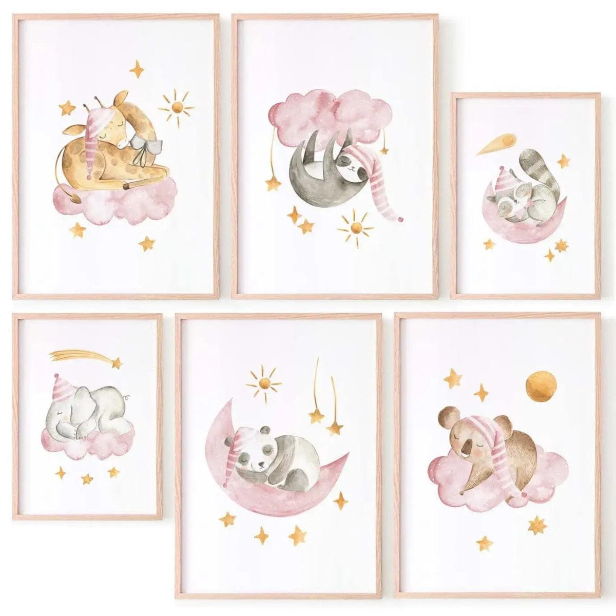 Juego de 6 láminas decorativas infantiles con dibujos en acuarelas de animales durmiendo en nubes y lunas rosas